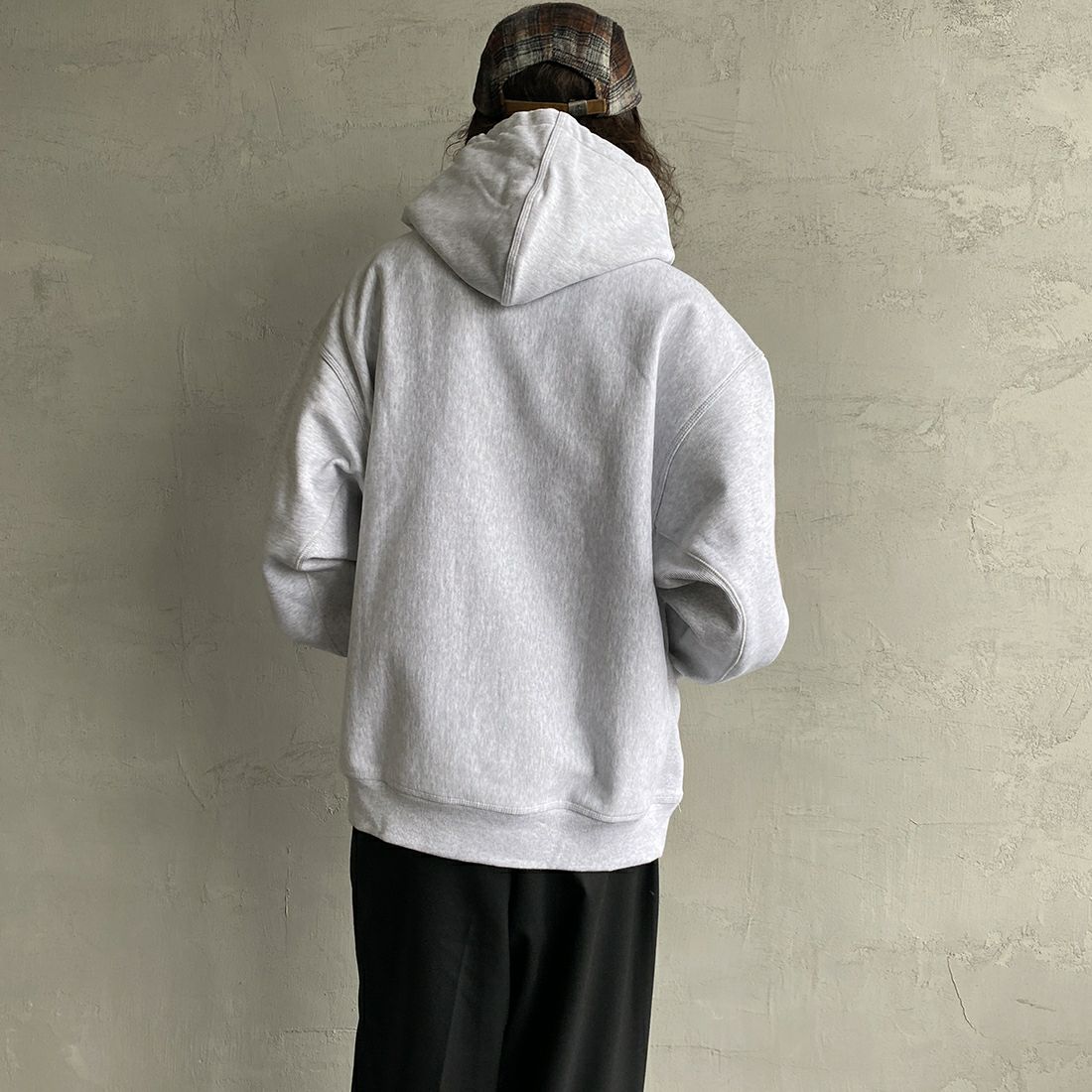 carhartt WIP [カーハートダブリューアイピー] フーデッドアメリカンスクリプトスウェットシャツ [I028279] ASH HEATHE&&モデル身長：173cm 着用サイズ：XL&&