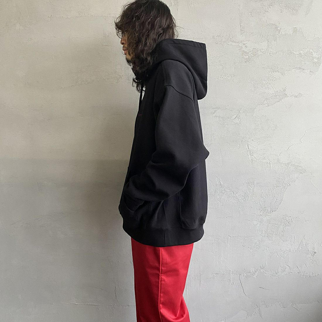 carhartt WIP [カーハートダブリューアイピー] フーデッドアメリカンスクリプトスウェットシャツ [I028279] BLACK&&モデル身長：173cm 着用サイズ：XL&&