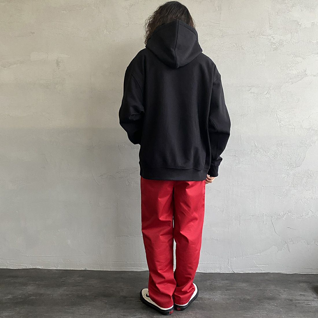 carhartt WIP [カーハートダブリューアイピー] フーデッドアメリカンスクリプトスウェットシャツ [I028279] BLACK&&モデル身長：173cm 着用サイズ：XL&&