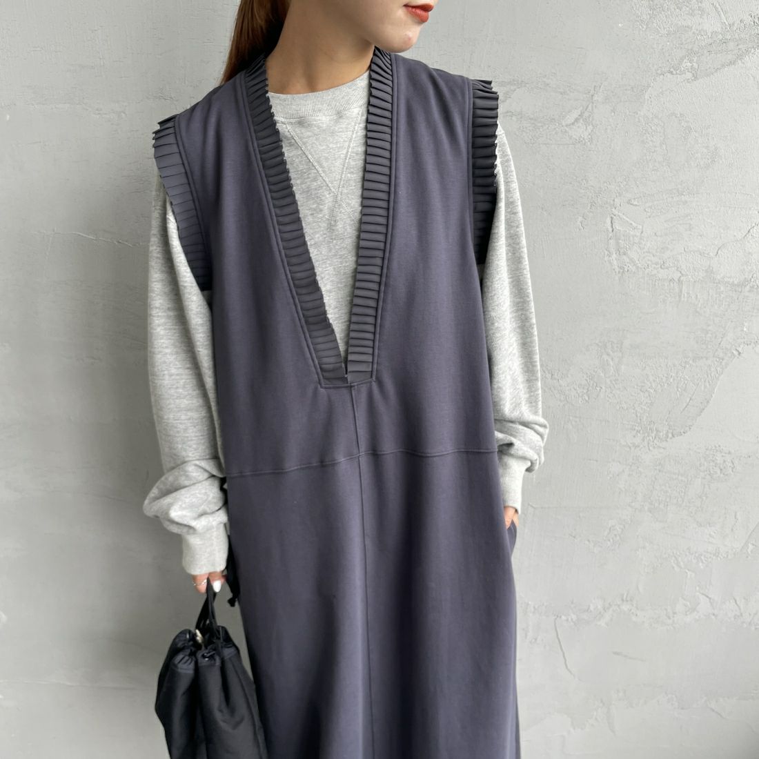 USINE [ユジーヌ] プリーツカットソージャンスカ [2410401] CHARCOAL &&モデル身長：156cm 着用サイズ：F&&