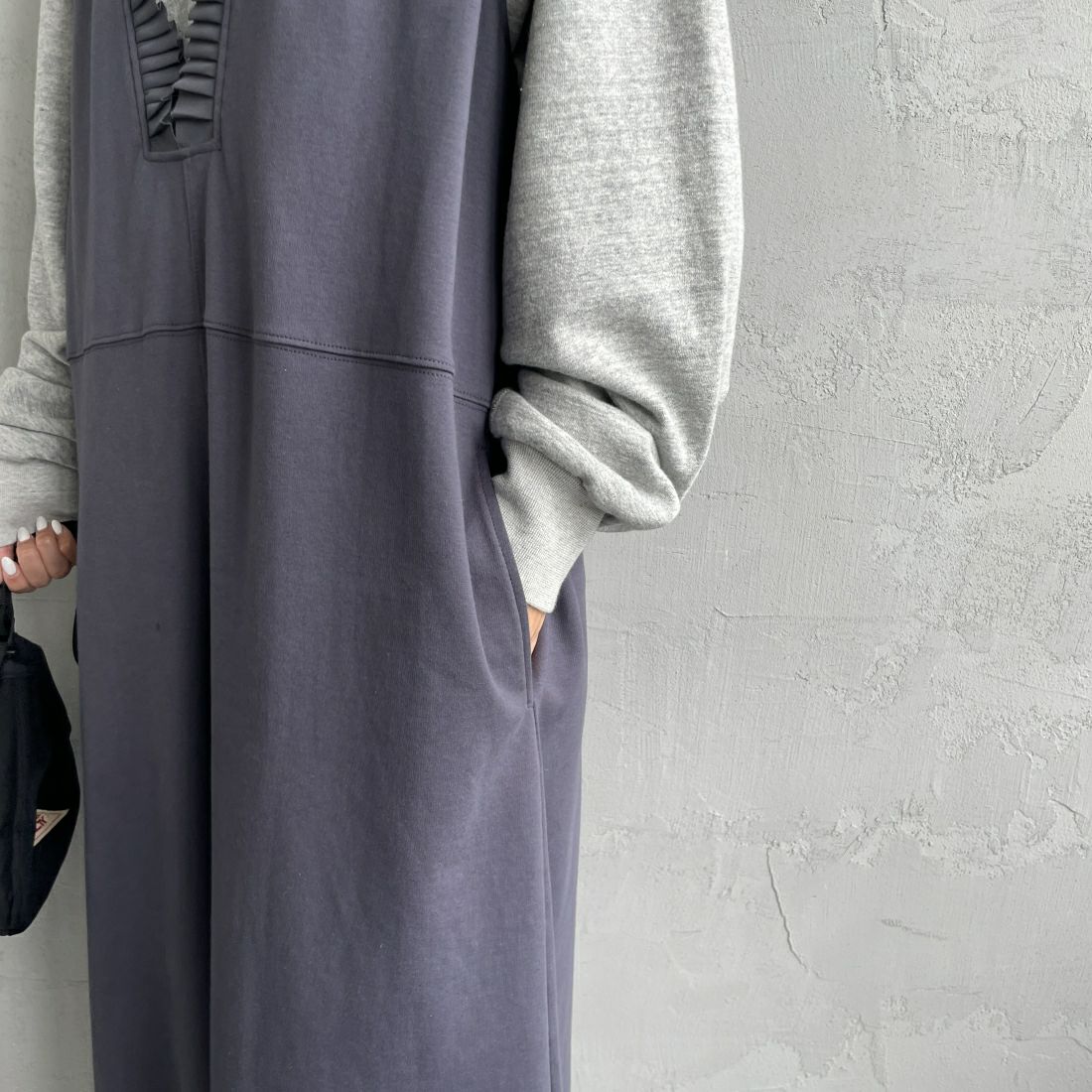USINE [ユジーヌ] プリーツカットソージャンスカ [2410401] CHARCOAL &&モデル身長：156cm 着用サイズ：F&&