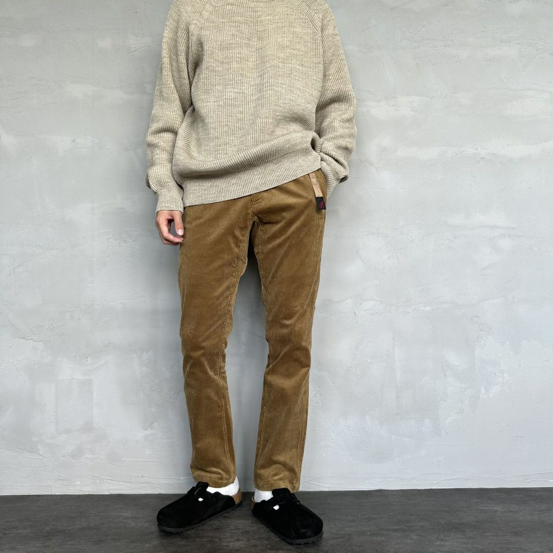 GRAMiCCi [グラミチ] コーデュロイ クロップドNNパンツ [G2FM-P005] MOCHA BEIG&&モデル身長：168cm 着用サイズ：S&&