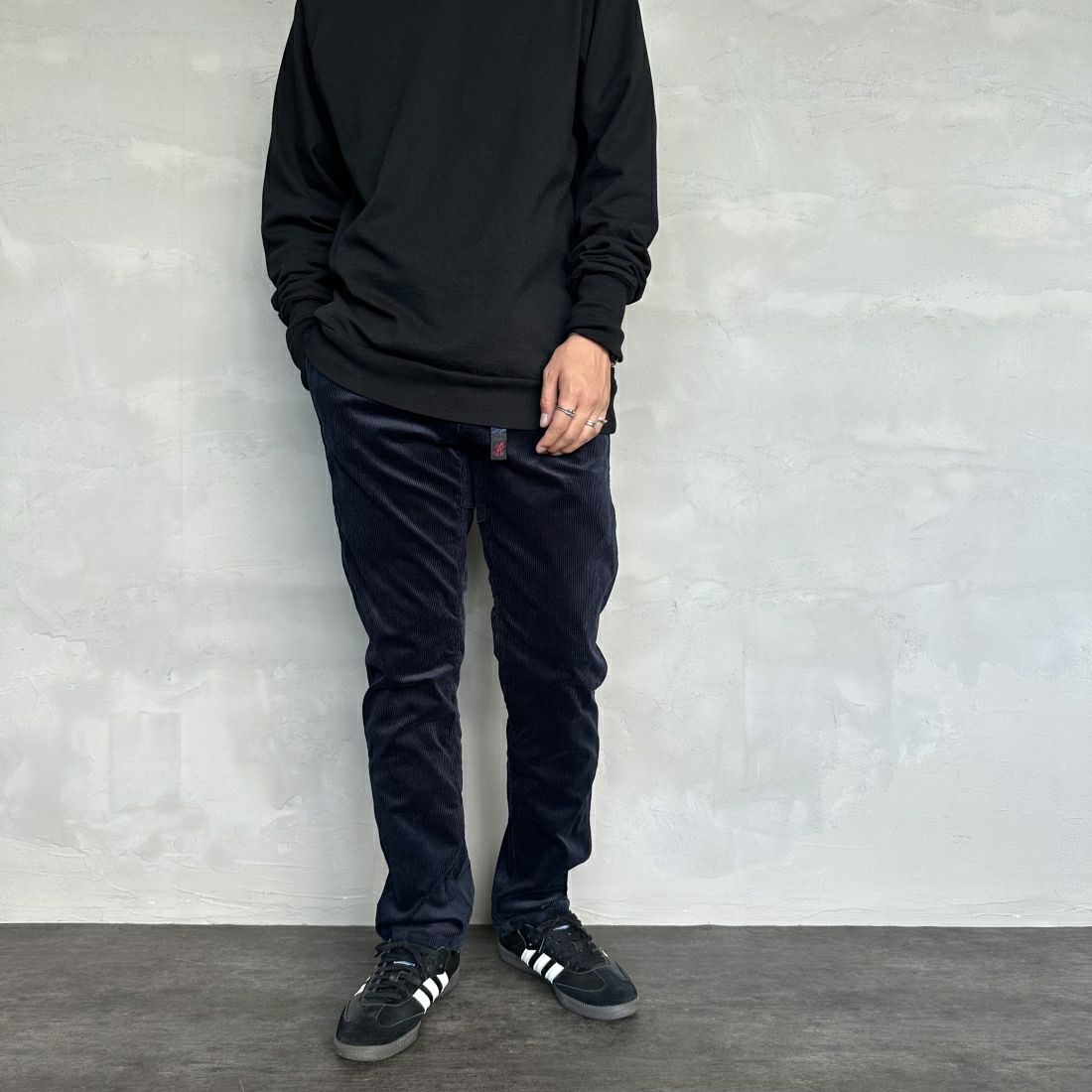 GRAMiCCi [グラミチ] コーデュロイ クロップドNNパンツ [G2FM-P005] DARK NAVY&&モデル身長：173cm 着用サイズ：M&&