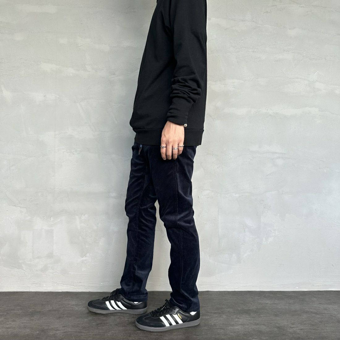 GRAMiCCi [グラミチ] コーデュロイ クロップドNNパンツ [G2FM-P005] DARK NAVY&&モデル身長：173cm 着用サイズ：M&&