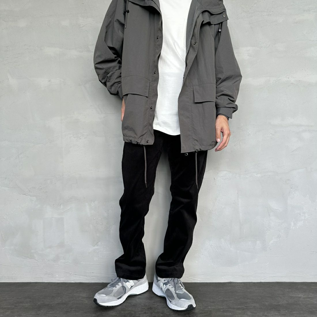 GRAMiCCi [グラミチ] コーデュロイ クロップドNNパンツ [G2FM-P005] BLACK&&モデル身長：168cm 着用サイズ：M&&