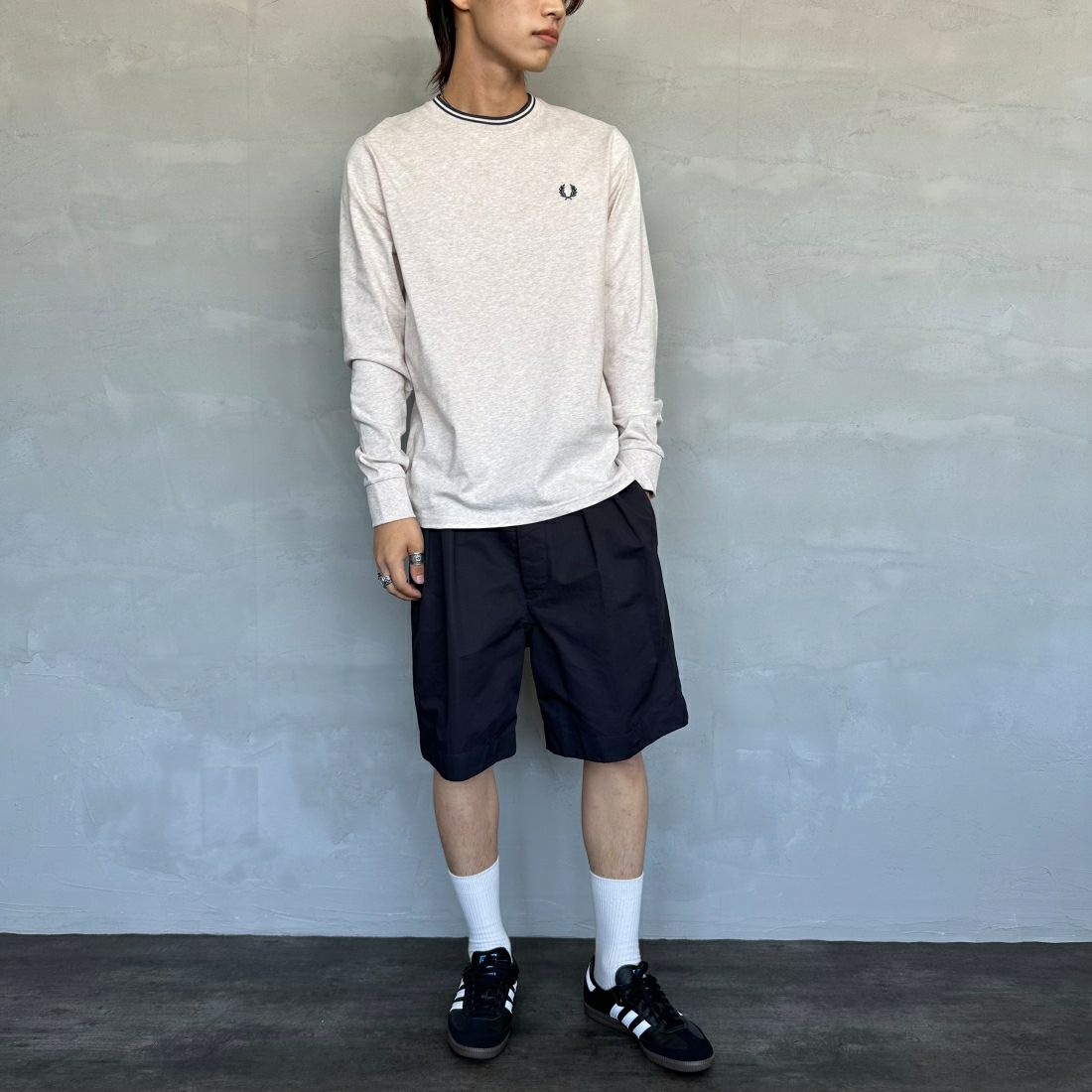 FRED PERRY [フレッドペリー] ティップライン ワンポイント刺繍Tシャツ [M9602] X23 PORRID &&モデル身長：179cm 着用サイズ：M&&