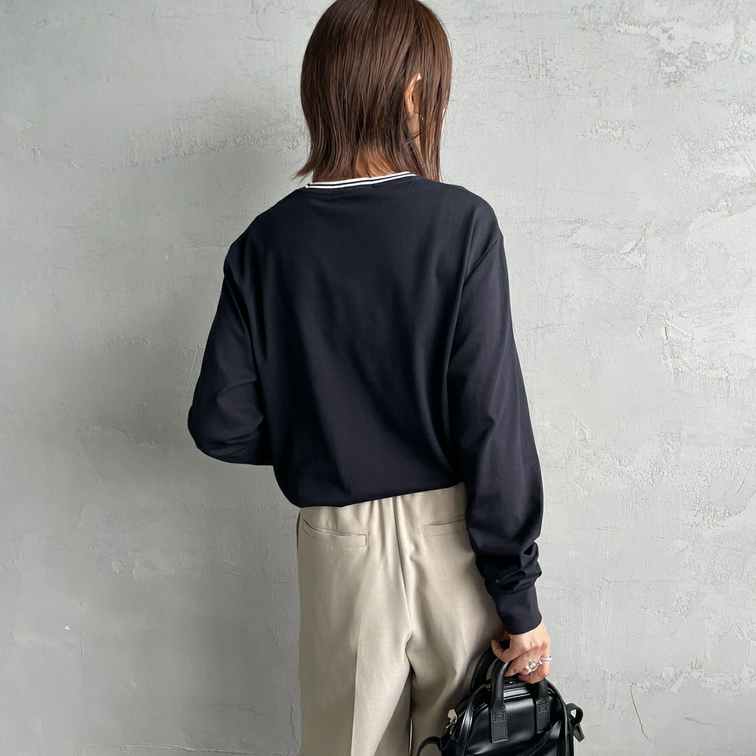 FRED PERRY [フレッドペリー] ティップライン ワンポイント刺繍Tシャツ [M9602] 795 NAVY &&モデル身長：159cm 着用サイズ：S&&