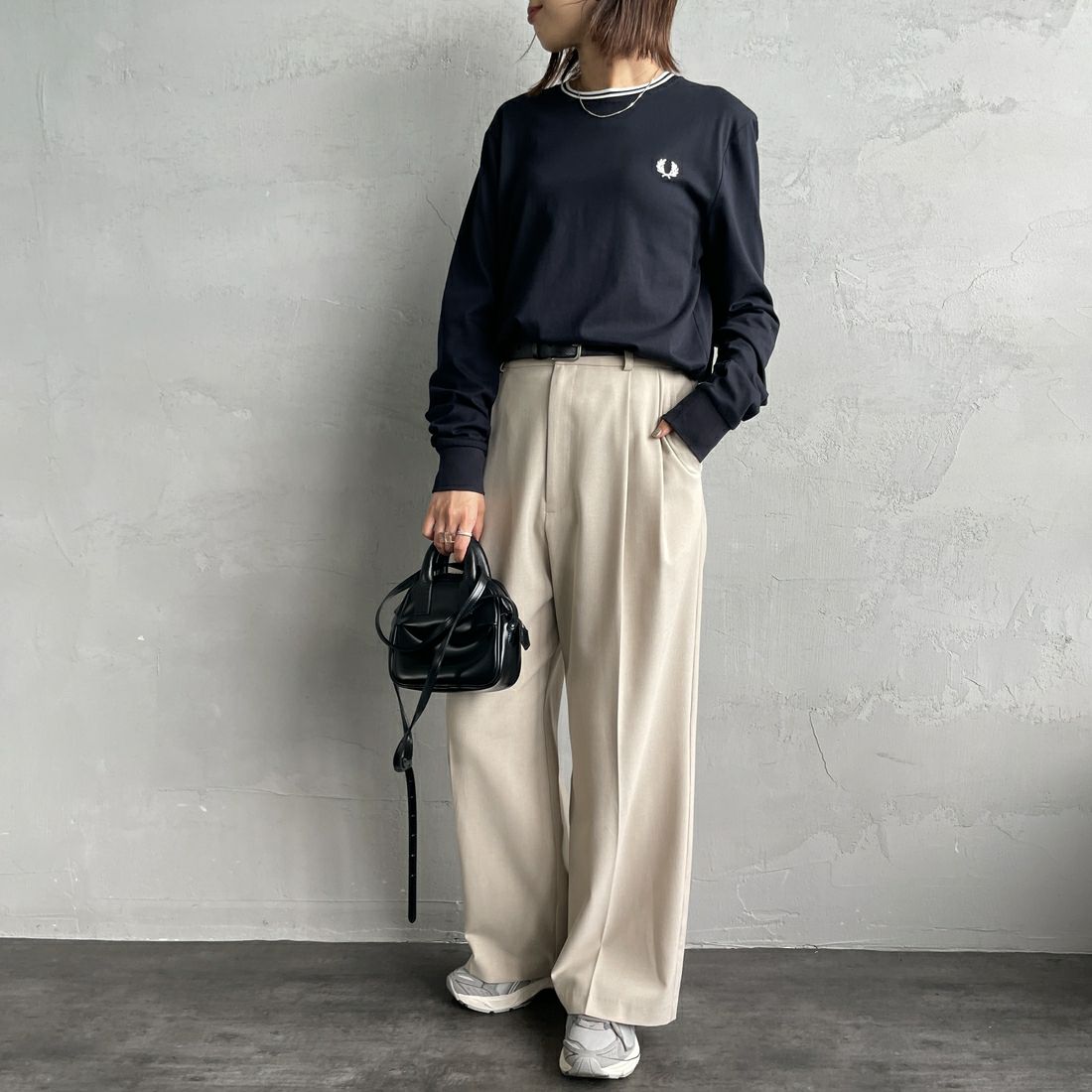 FRED PERRY [フレッドペリー] ティップライン ワンポイント刺繍Tシャツ [M9602] 795 NAVY &&モデル身長：159cm 着用サイズ：S&&