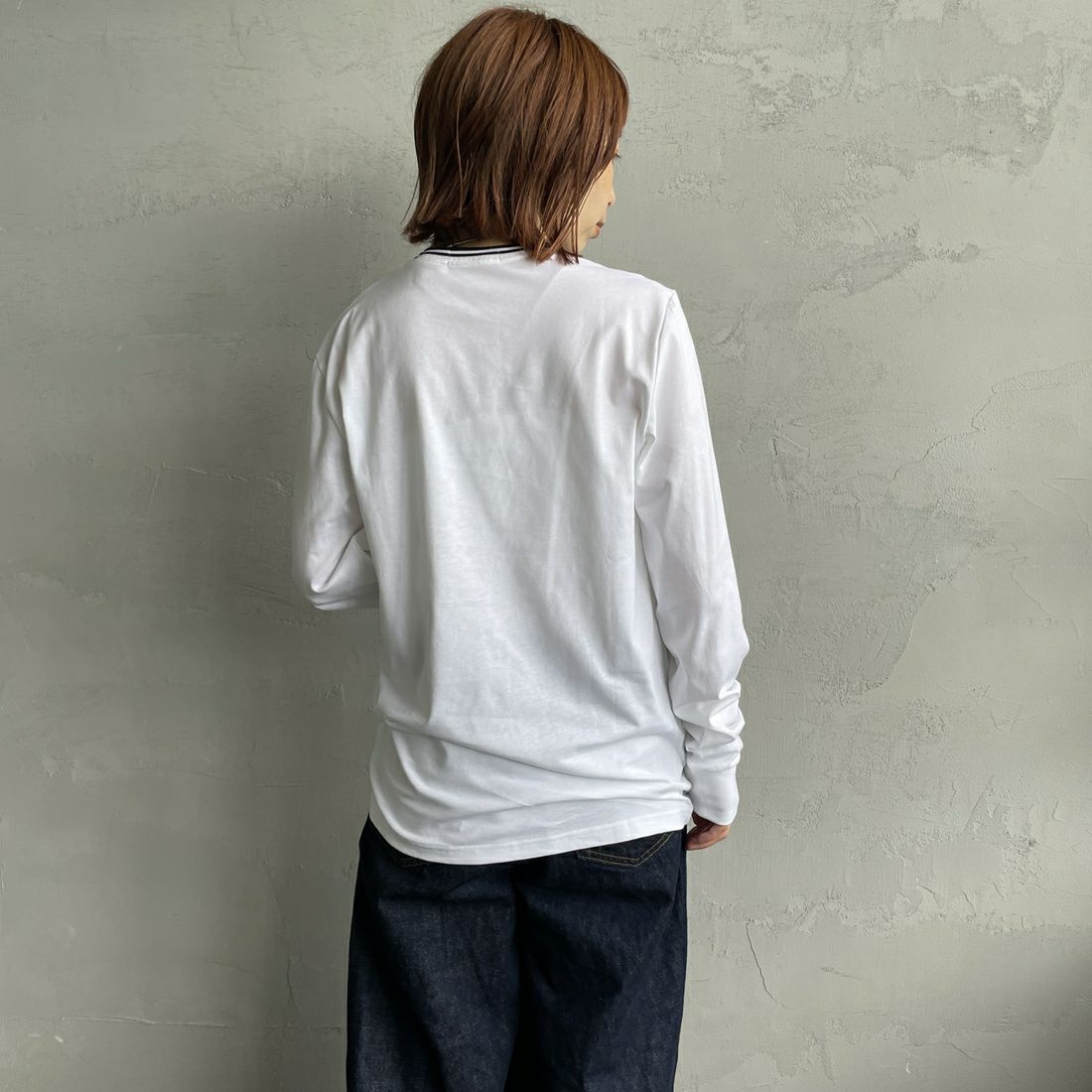 FRED PERRY [フレッドペリー] ティップライン ワンポイント刺繍Tシャツ [M9602] 100 WHITE &&モデル身長：158cm 着用サイズ：S&&