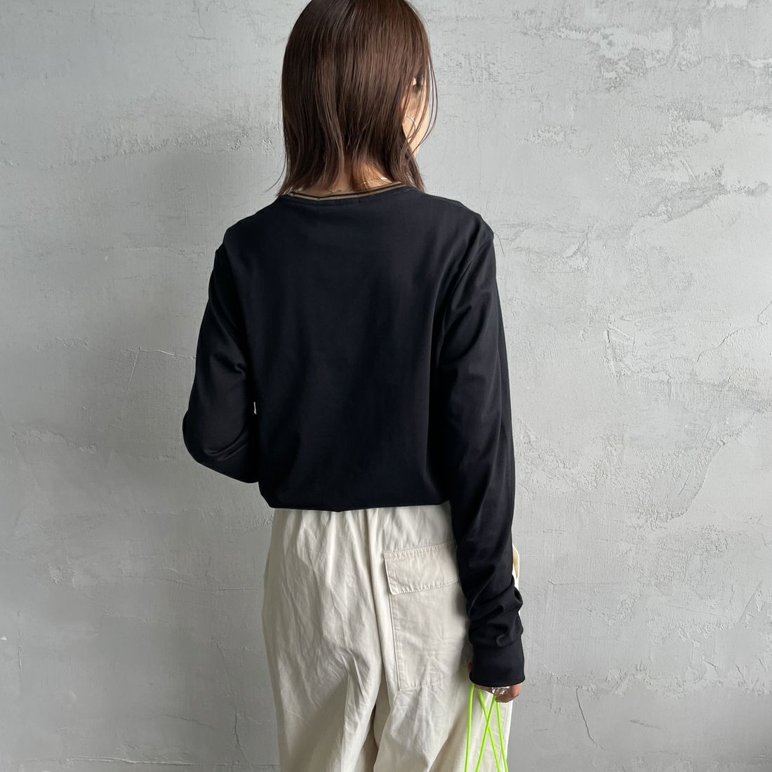 FRED PERRY [フレッドペリー] ティップライン ワンポイント刺繍Tシャツ [M9602] 184 BLACK &&モデル身長：159cm 着用サイズ：S&&