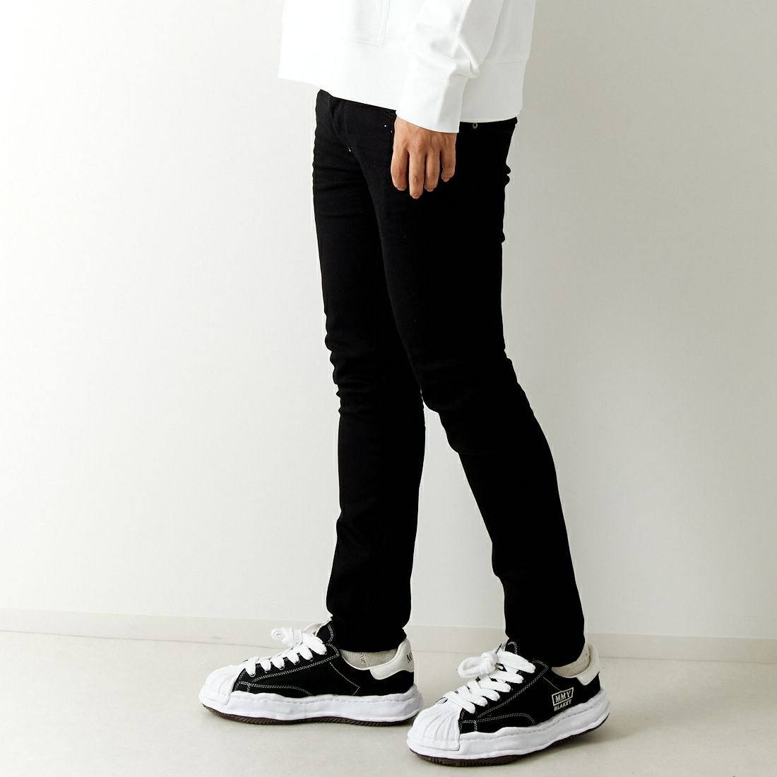 Dsquared2 [ディースクエアード] SKATERジーンズ [74LB1427-30564] 900 BLACK &&モデル身長：179cm 着用サイズ：46&&