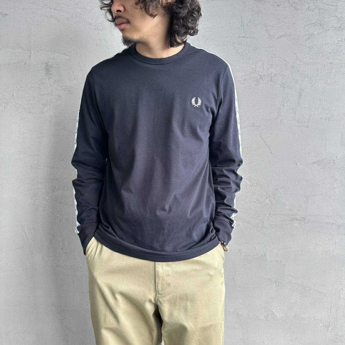 FRED PERRY [フレッドペリー] テープドロングスリーブTシャツ [M4621] 248 NAVY&&モデル身長：173cm 着用サイズ：M&&