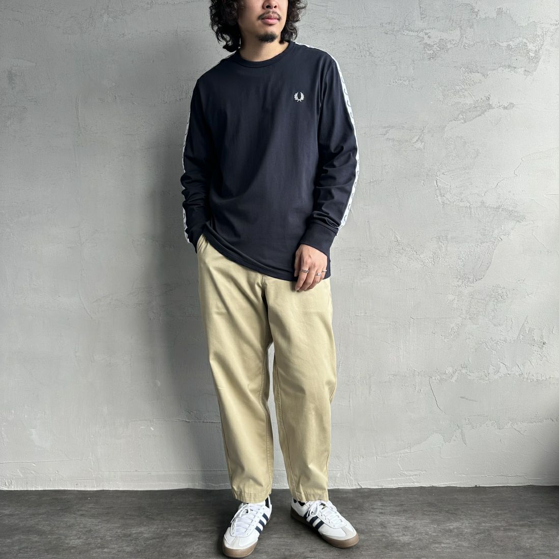 FRED PERRY [フレッドペリー] テープドロングスリーブTシャツ [M4621] 248 NAVY&&モデル身長：173cm 着用サイズ：L&&