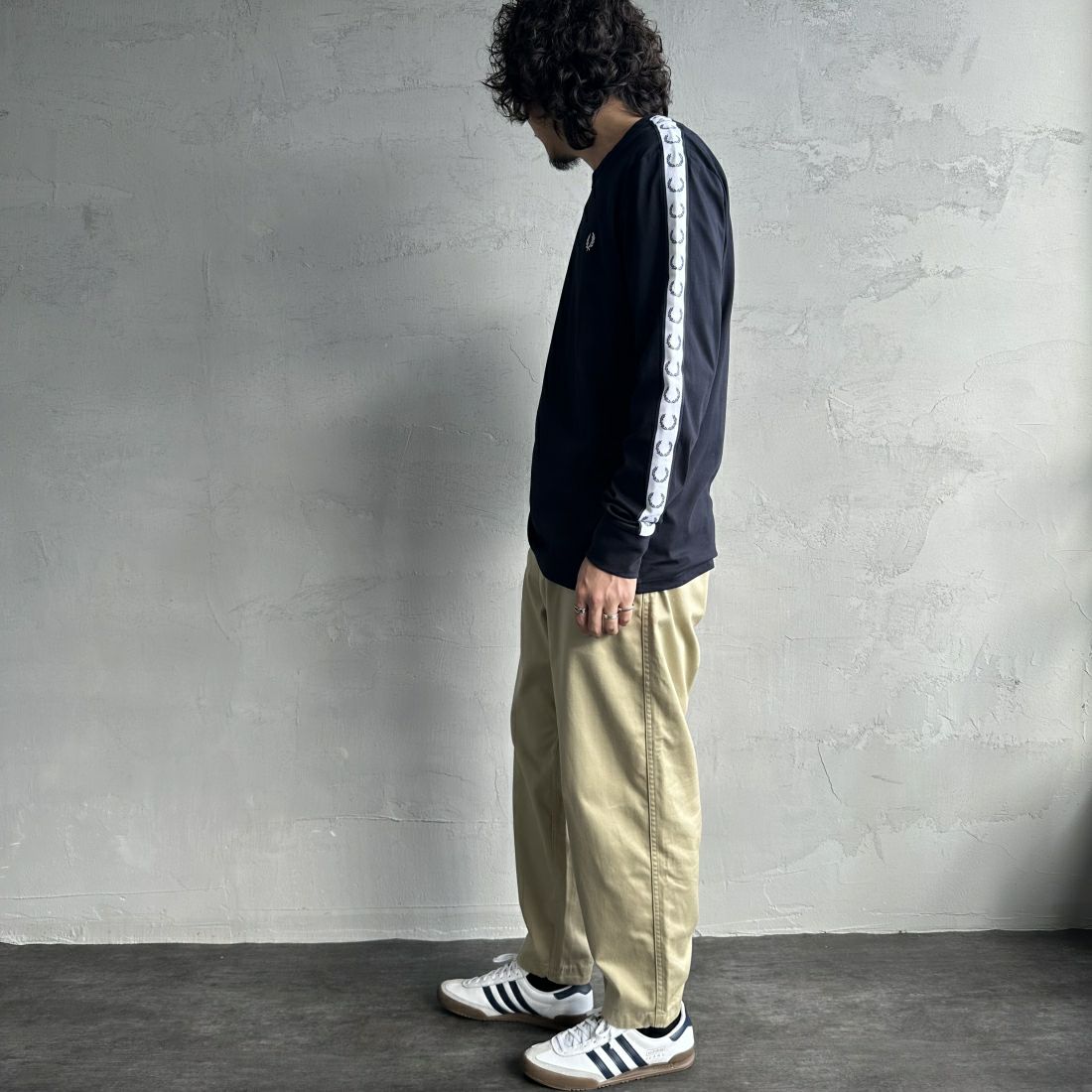 FRED PERRY [フレッドペリー] テープドロングスリーブTシャツ [M4621] 248 NAVY&&モデル身長：173cm 着用サイズ：L&&