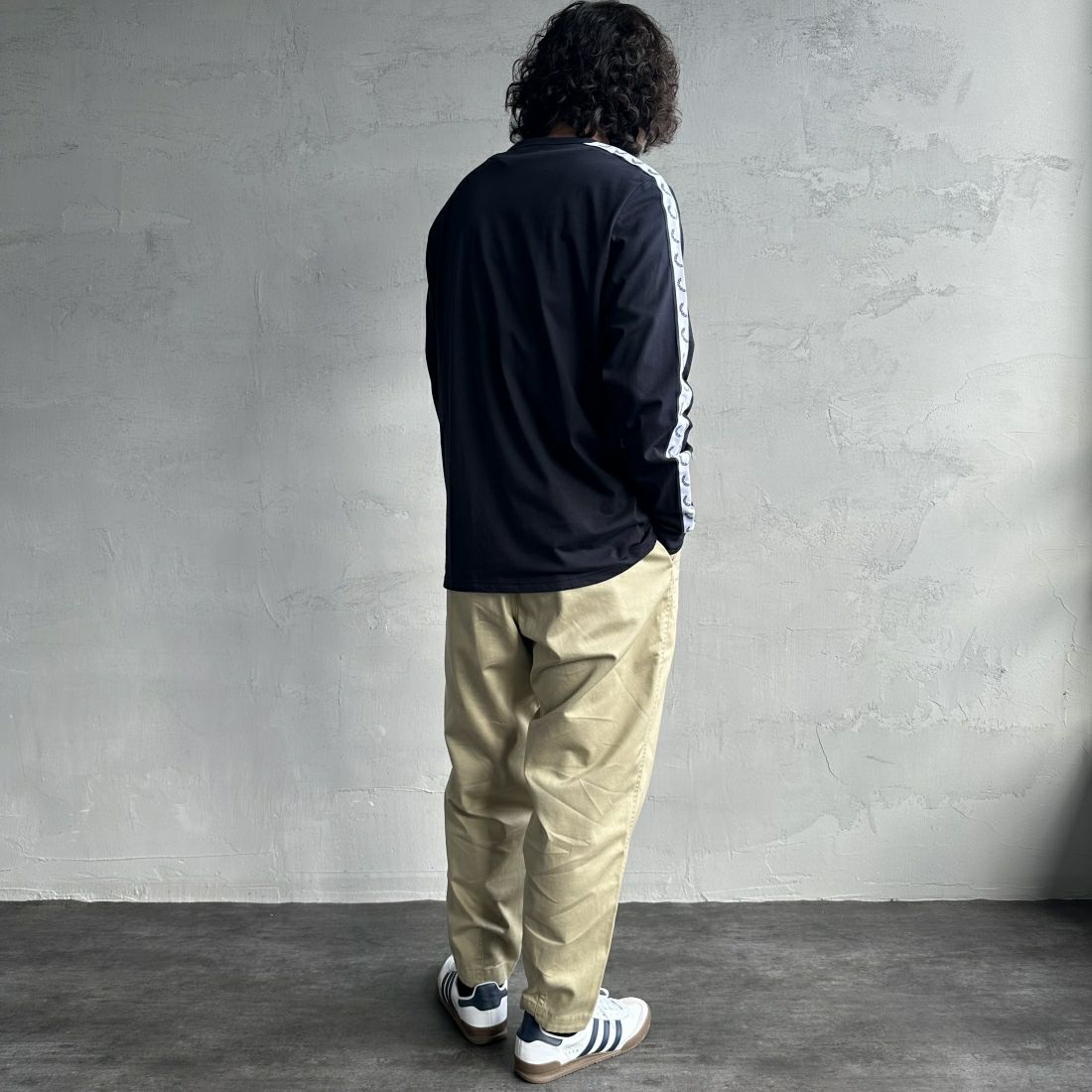 FRED PERRY [フレッドペリー] テープドロングスリーブTシャツ [M4621] 248 NAVY&&モデル身長：173cm 着用サイズ：L&&