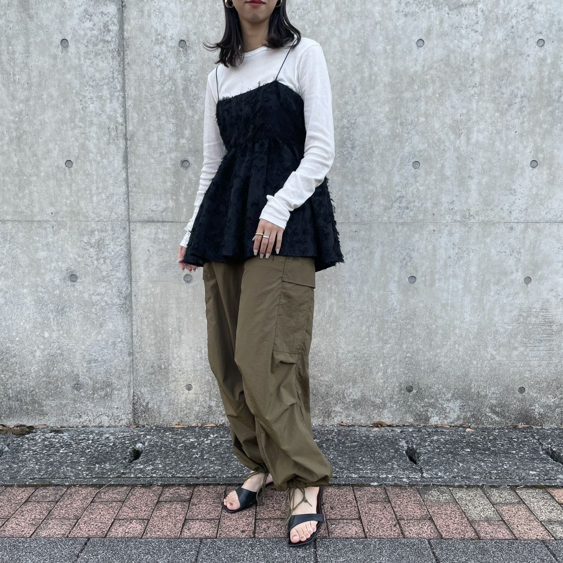 Jeans Factory Clothes [ジーンズファクトリークローズ] ナイロンバルーンカーゴパンツ [IN8-PT-4] KHAKI &&モデル身長：163cm 着用サイズ：M&&