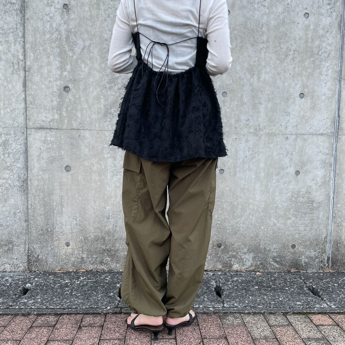 Jeans Factory Clothes [ジーンズファクトリークローズ] ナイロンバルーンカーゴパンツ [IN8-PT-4] KHAKI &&モデル身長：163cm 着用サイズ：M&&