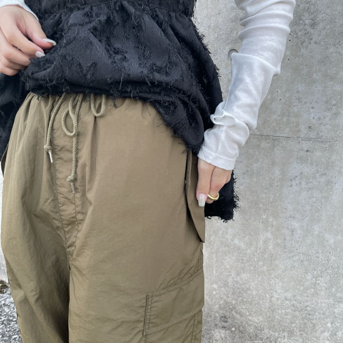 Jeans Factory Clothes [ジーンズファクトリークローズ] ナイロンバルーンカーゴパンツ [IN8-PT-4] KHAKI &&モデル身長：163cm 着用サイズ：M&&