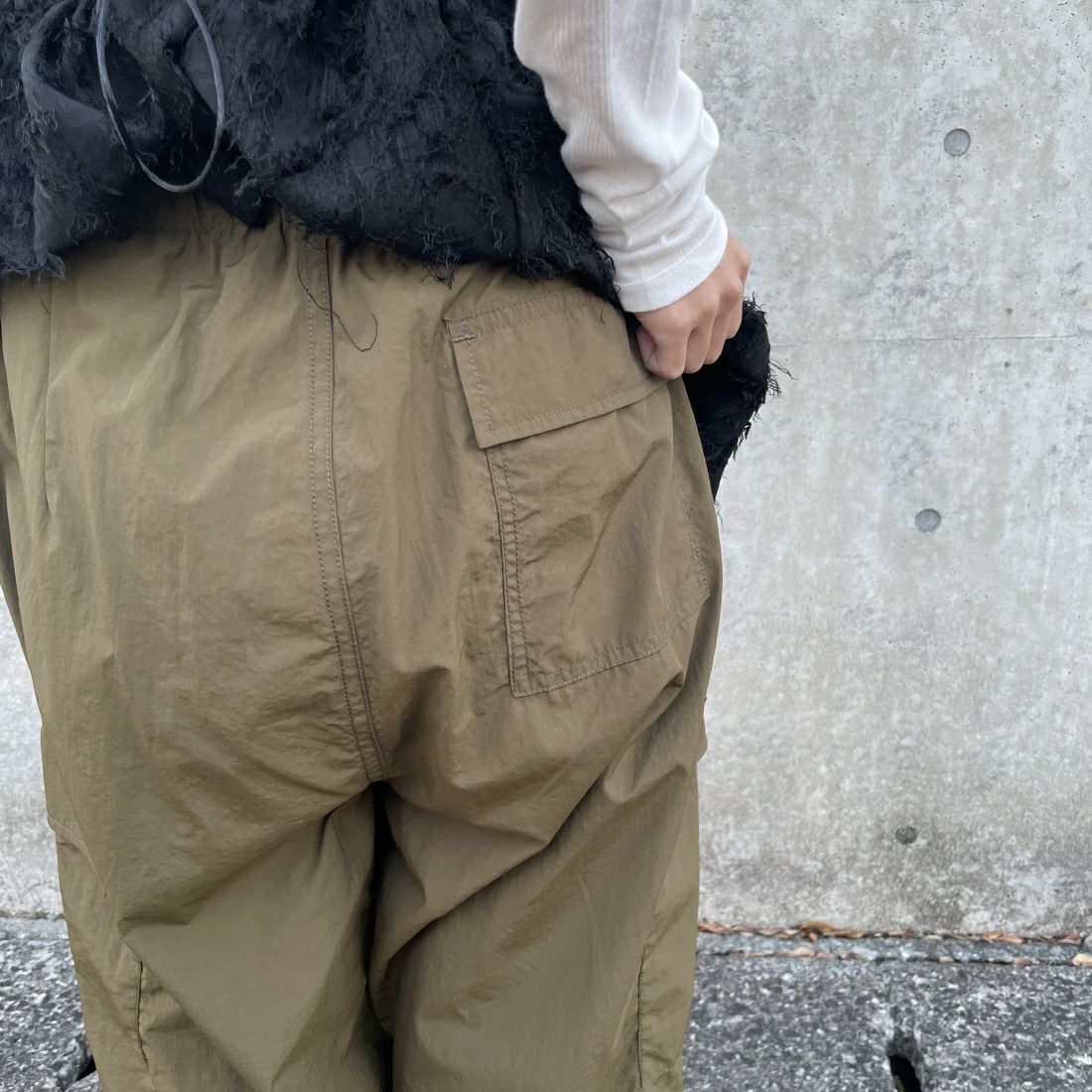 Jeans Factory Clothes [ジーンズファクトリークローズ] ナイロンバルーンカーゴパンツ [IN8-PT-4] KHAKI &&モデル身長：163cm 着用サイズ：M&&