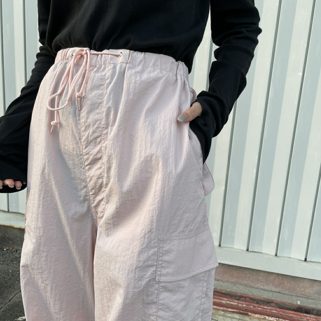 Jeans Factory Clothes [ジーンズファクトリークローズ] ナイロンバルーンカーゴパンツ [IN8-PT-4] PINK &&モデル身長：156cm 着用サイズ：M&&