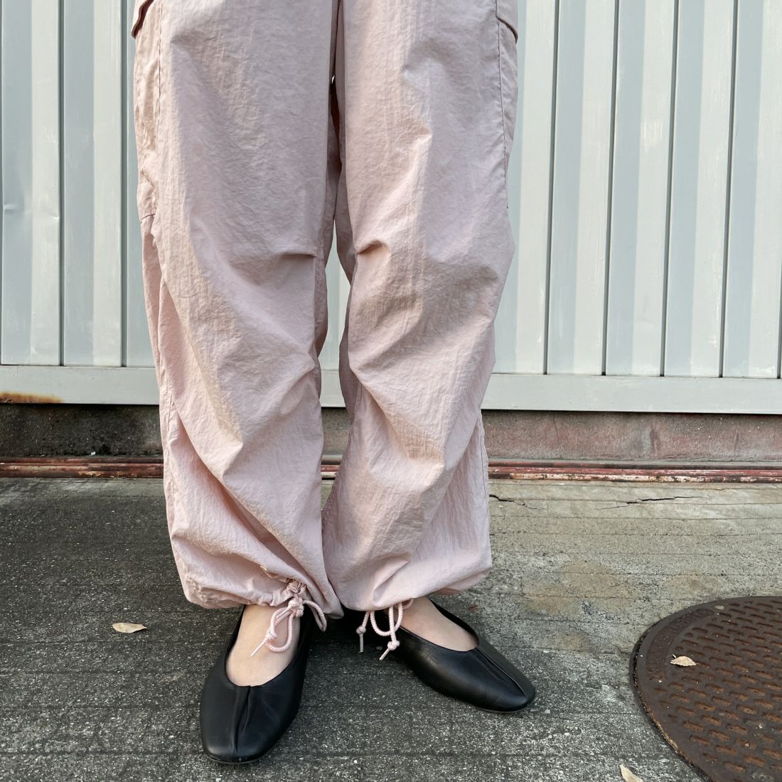 Jeans Factory Clothes [ジーンズファクトリークローズ] ナイロンバルーンカーゴパンツ [IN8-PT-4] PINK &&モデル身長：156cm 着用サイズ：M&&