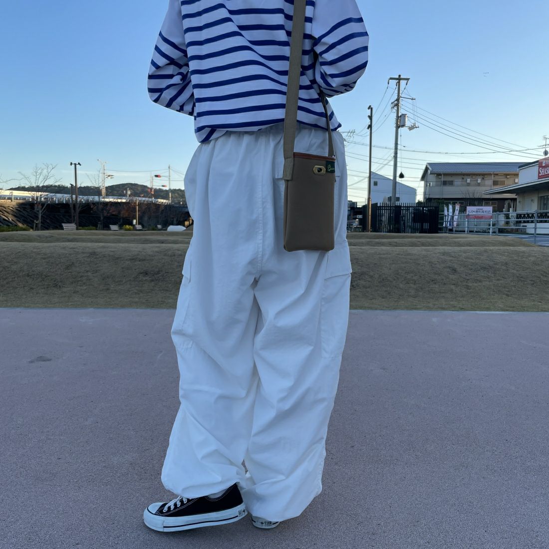 Jeans Factory Clothes [ジーンズファクトリークローズ] ナイロンバルーンカーゴパンツ [IN8-PT-4] WHITE &&モデル身長：156cm 着用サイズ：M&&