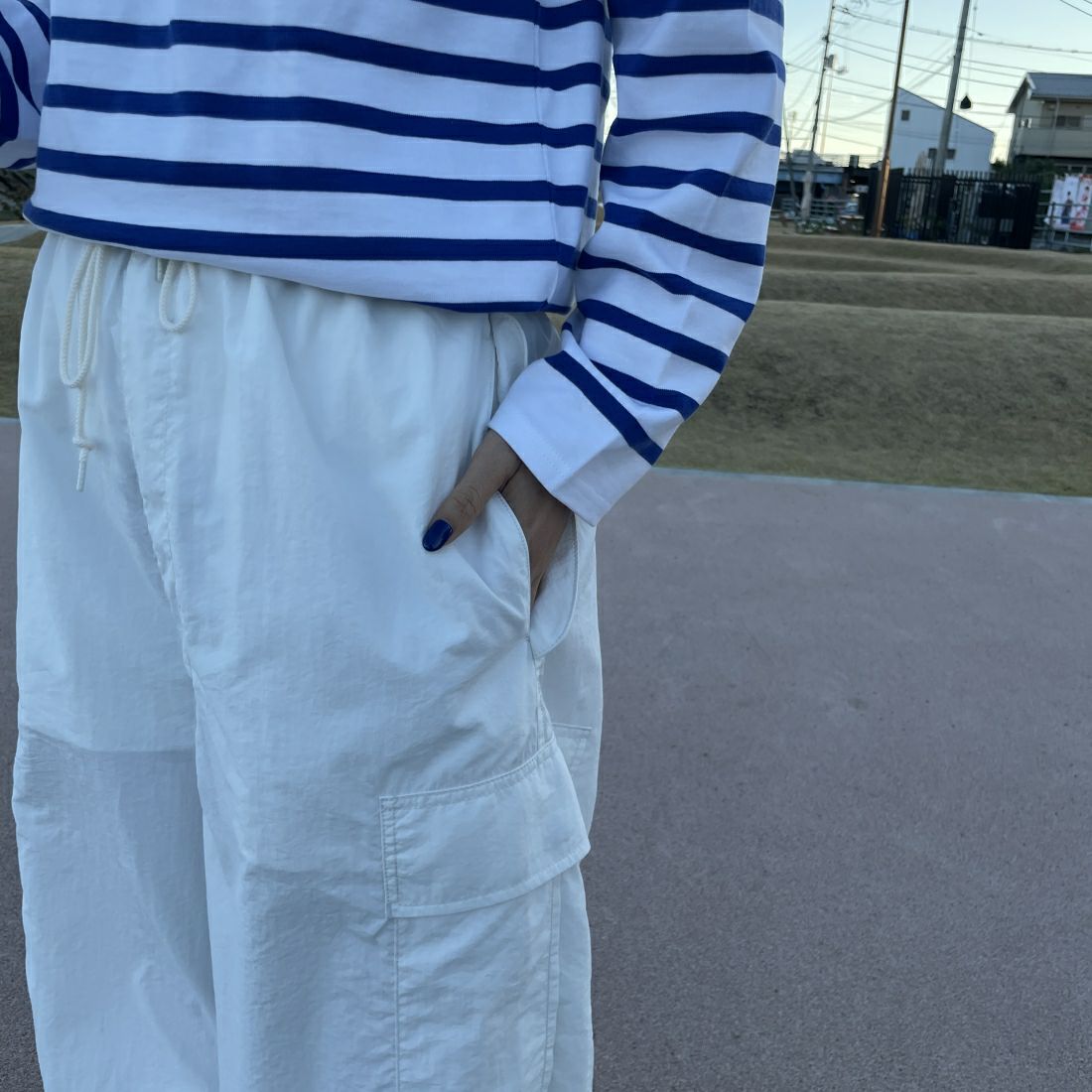 Jeans Factory Clothes [ジーンズファクトリークローズ] ナイロンバルーンカーゴパンツ [IN8-PT-4] WHITE &&モデル身長：156cm 着用サイズ：M&&