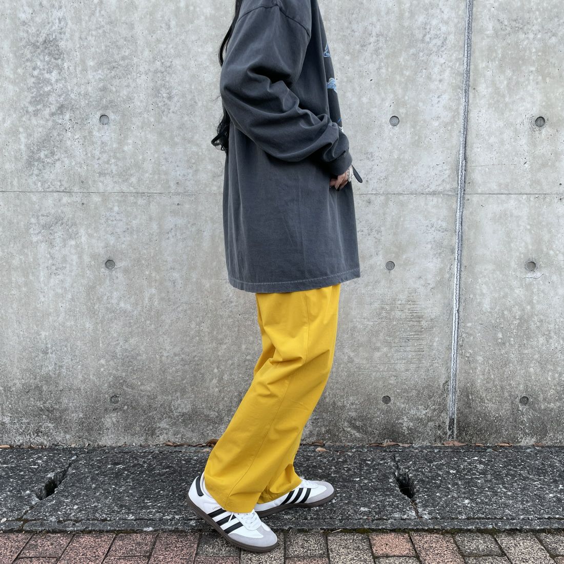 Jeans Factory Clothes [ジーンズファクトリークローズ] 7DAYSナイロンイージーパンツ [IN6-PT-4] YELLOW &&モデル身長：156cm 着用サイズ：F&&