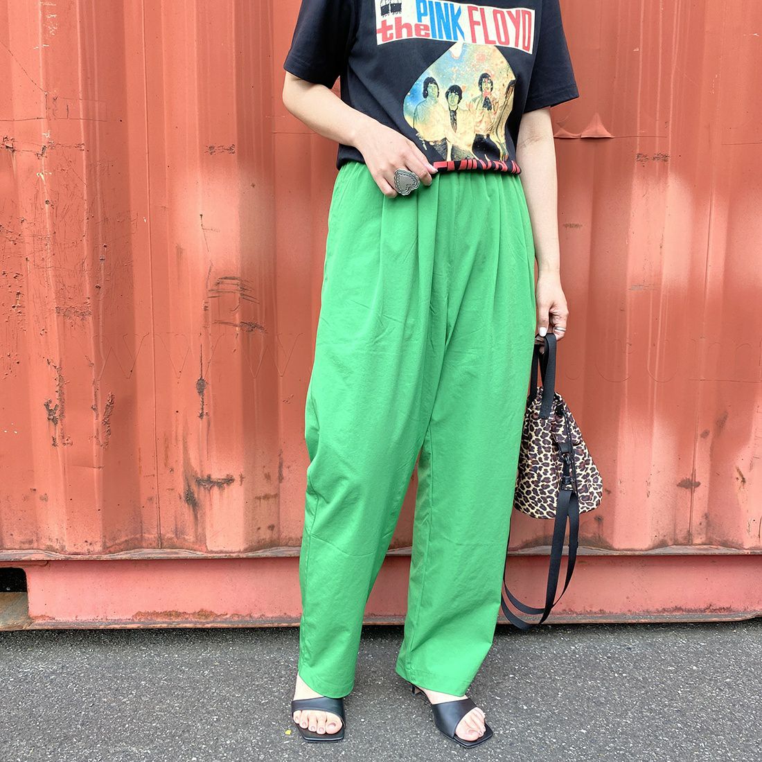 Jeans Factory Clothes [ジーンズファクトリークローズ] 7DAYSナイロンイージーパンツ [IN6-PT-4] GREEN &&モデル身長：156cm 着用サイズ：F&&