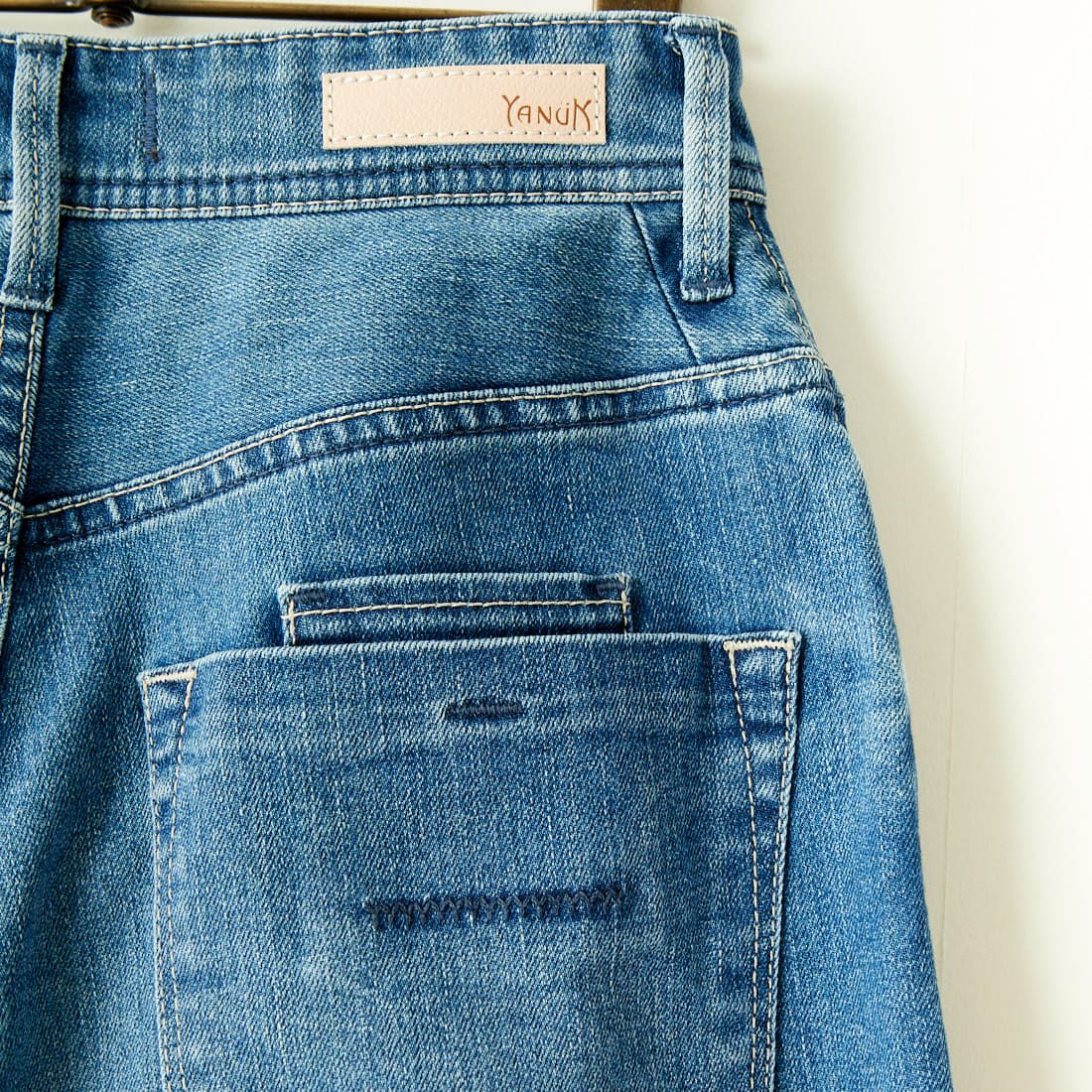 YANUK [ヤヌーク] 別注 JOAN for JEANS FACTORY ルーズストレートデニム [57141513-JF] ALB
