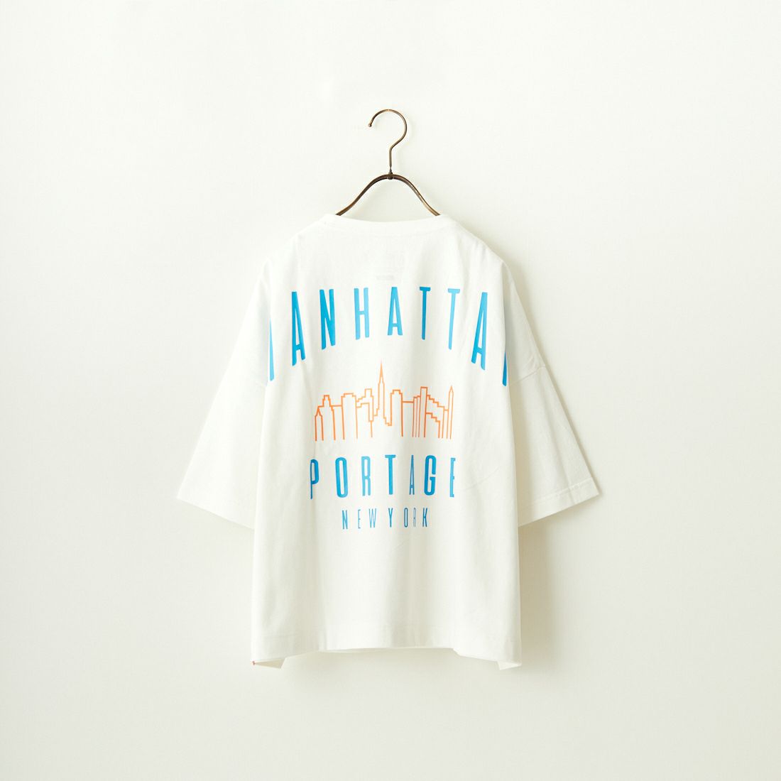 MANHATTAN PORTAGE [マンハッタンポーテージ] 別注 バックアーチロゴプリントTシャツ [24SSMP-INL012-JF]WHITE