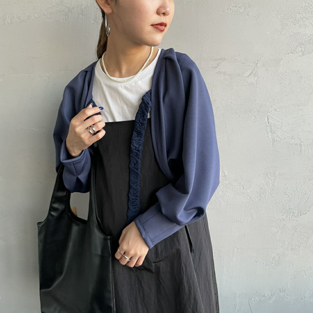 By/m [バイエム] ギャザーベルト付きカットボレロ [23142064] 12 D.BLUE &&モデル身長：156cm 着用サイズ：F&&