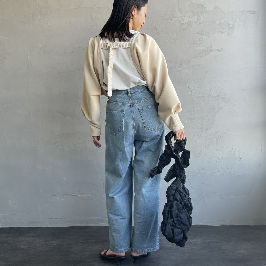 By/m [バイエム] ギャザーベルト付きカットボレロ [23142064] 21 ECRU &&モデル身長：163cm 着用サイズ：F&&