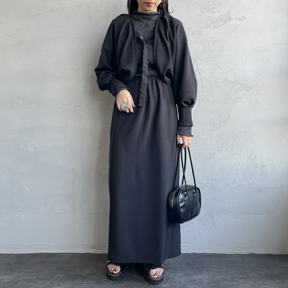 By/m [バイエム] ギャザーベルト付きカットボレロ [23142064] 09 BLACK &&モデル身長：156cm 着用サイズ：F&&