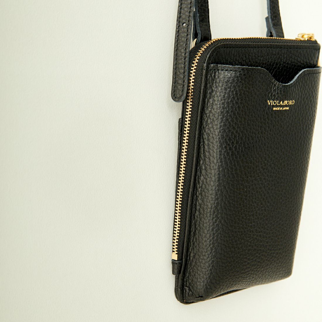 VIOLAd'ORO [ヴィオラドーロ] ADRIA レザー スマートフォンポシェット [V-1345] BLACK