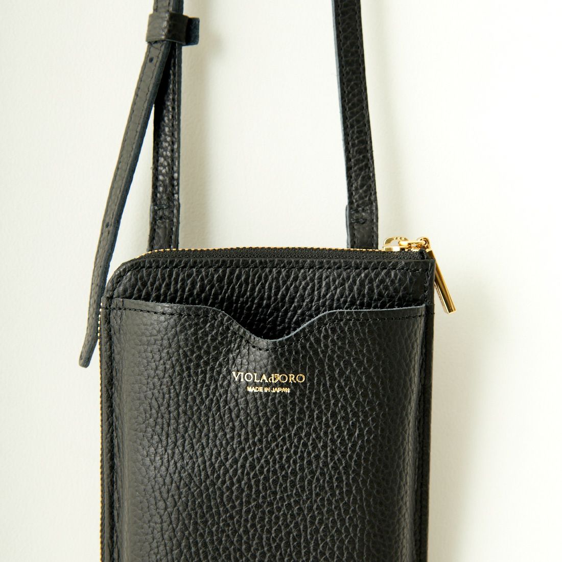 VIOLAd'ORO [ヴィオラドーロ] ADRIA レザー スマートフォンポシェット [V-1345] BLACK