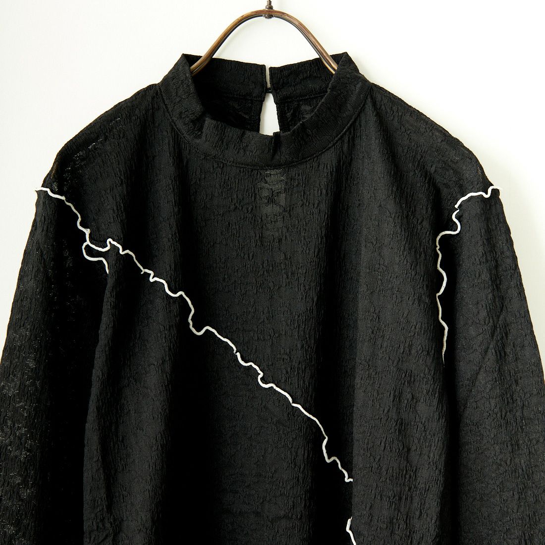 CHIGNON [シニヨン] カットレース メロープルオーバー [8636-557YE] BLACK