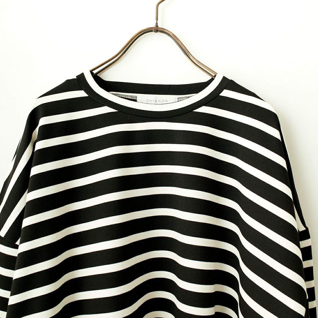 CHIGNON [シニヨン] フェイクレザー切替ボーダープルオーバー [8236-561YE] BLACK