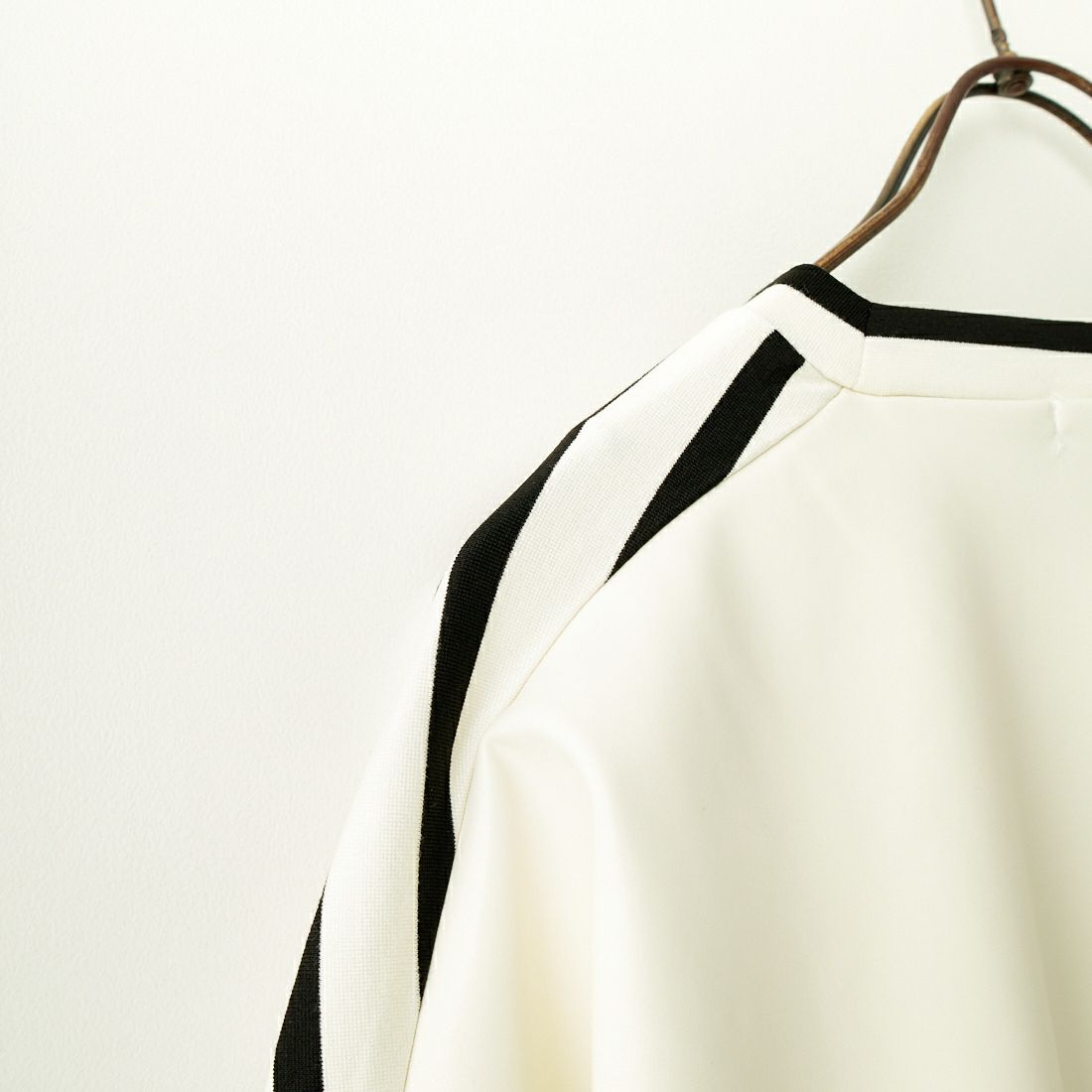 CHIGNON [シニヨン] フェイクレザー切替ボーダープルオーバー [8236-561YE] WHITE