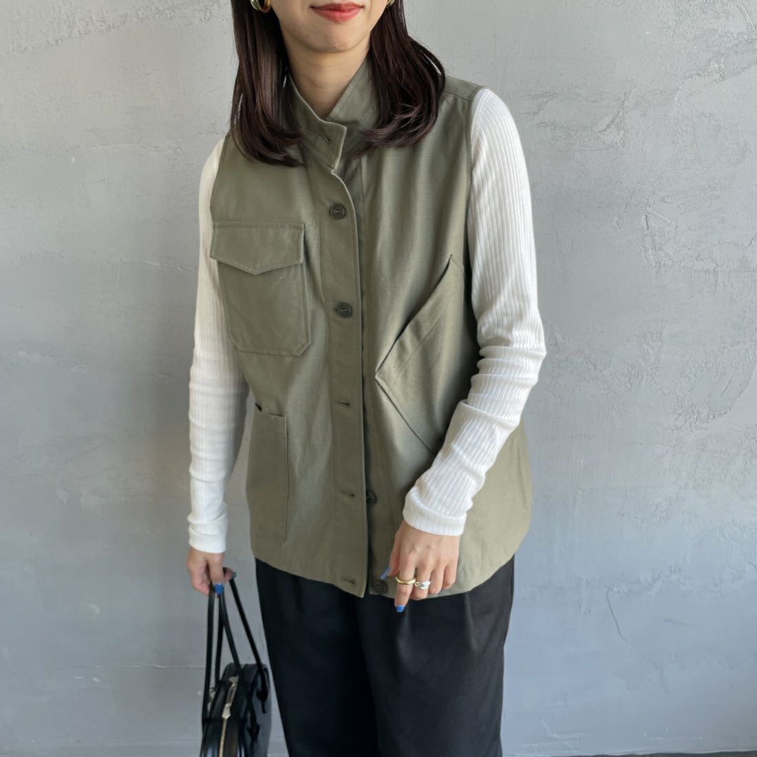 mizuiro ind [ミズイロインド] スタンドカラーワークベスト [4-230017] 24 KHAKI &&モデル身長：163cm 着用サイズ：F&&