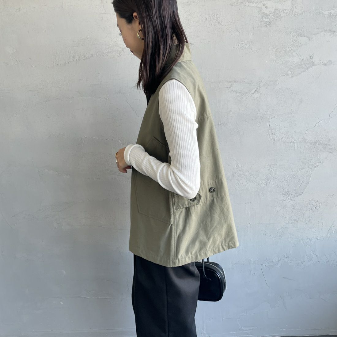 mizuiro ind [ミズイロインド] スタンドカラーワークベスト [4-230017] 24 KHAKI &&モデル身長：163cm 着用サイズ：F&&