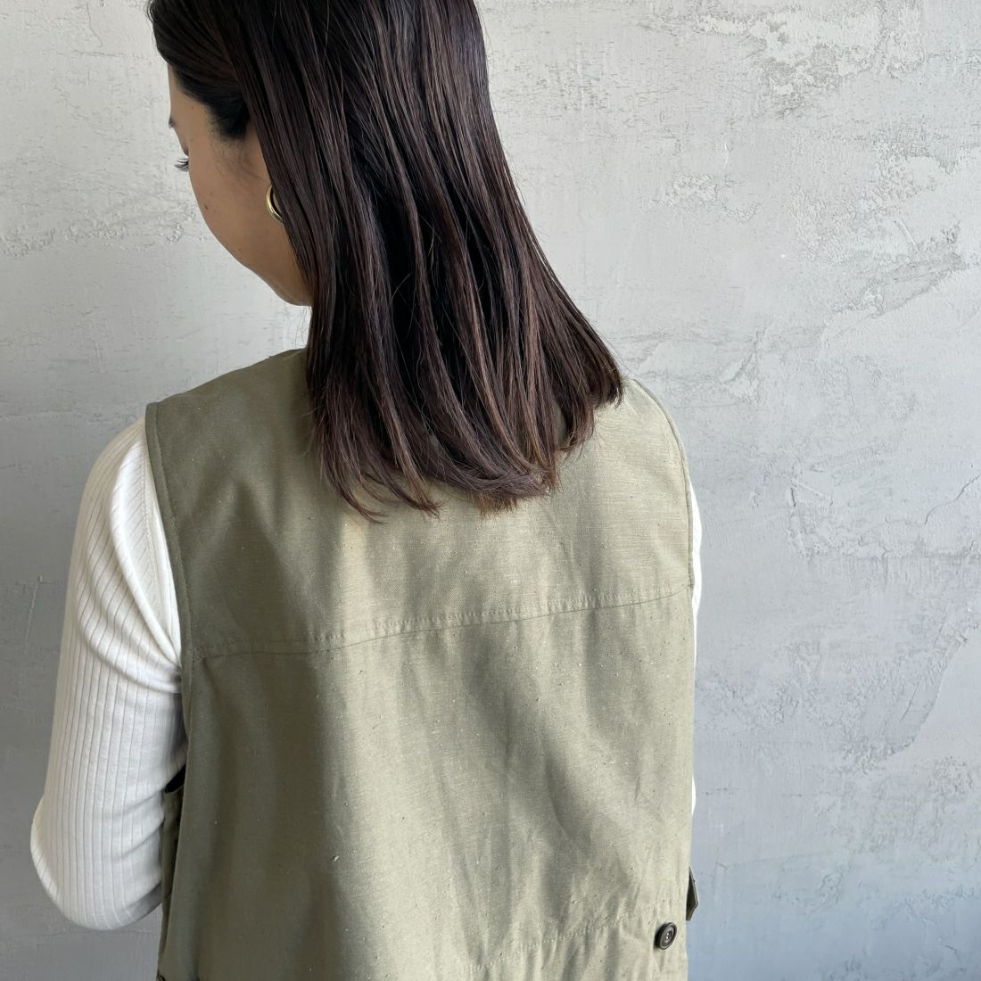 mizuiro ind [ミズイロインド] スタンドカラーワークベスト [4-230017] 24 KHAKI &&モデル身長：163cm 着用サイズ：F&&
