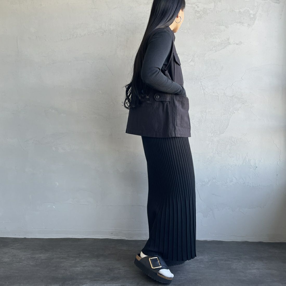 mizuiro ind [ミズイロインド] スタンドカラーワークベスト [4-230017] 99 BLACK &&モデル身長：156cm 着用サイズ：F&&