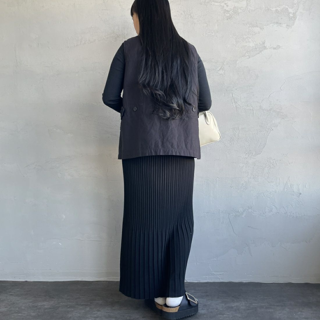 mizuiro ind [ミズイロインド] スタンドカラーワークベスト [4-230017] 99 BLACK &&モデル身長：156cm 着用サイズ：F&&