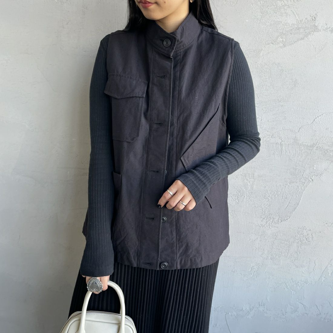 mizuiro ind [ミズイロインド] スタンドカラーワークベスト [4-230017] 99 BLACK &&モデル身長：156cm 着用サイズ：F&&