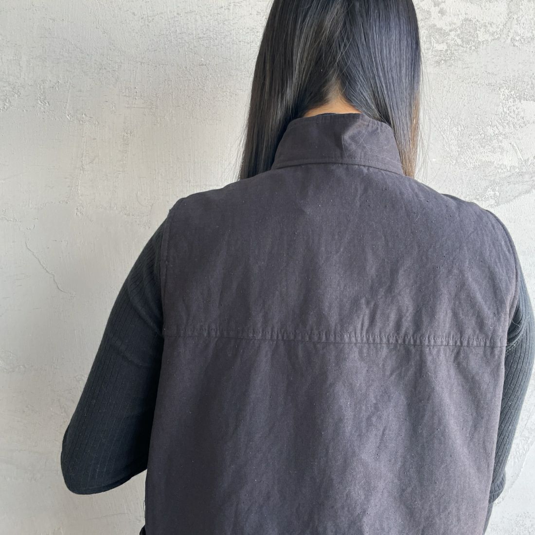 mizuiro ind [ミズイロインド] スタンドカラーワークベスト [4-230017] 99 BLACK &&モデル身長：156cm 着用サイズ：F&&