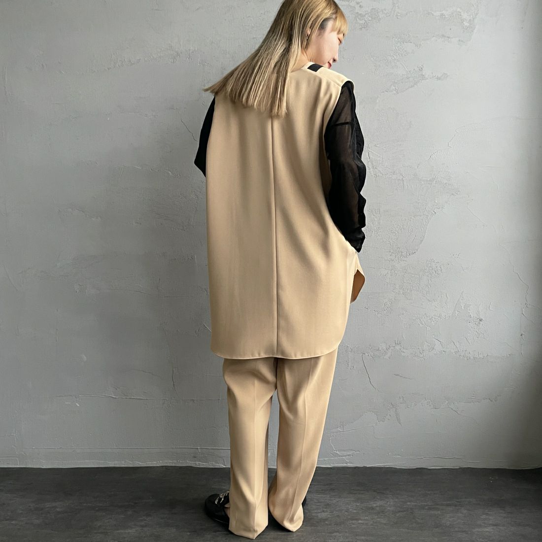 CHIGNON [シニヨン] マジックテープテーパードパンツ [3736-565PT] L/BEIGE &&モデル身長：156cm 着用サイズ：F&&