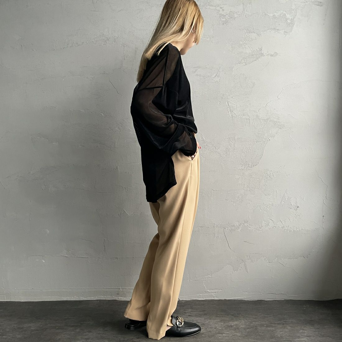 CHIGNON [シニヨン] マジックテープテーパードパンツ [3736-565PT] L/BEIGE &&モデル身長：156cm 着用サイズ：F&&