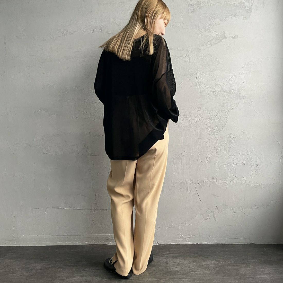 CHIGNON [シニヨン] マジックテープテーパードパンツ [3736-565PT] L/BEIGE &&モデル身長：156cm 着用サイズ：F&&