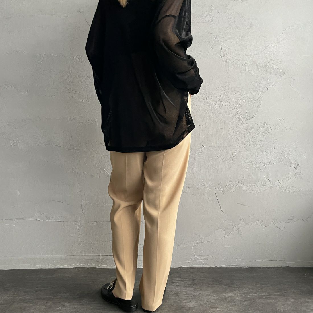 CHIGNON [シニヨン] マジックテープテーパードパンツ [3736-565PT] L/BEIGE &&モデル身長：156cm 着用サイズ：F&&